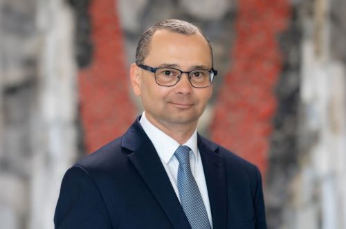 Piotr Luliński – Dziekan Wydziału Farmaceutycznego Warszawskiego Uniwersytetu Medycznego, zdjęcie portretowe